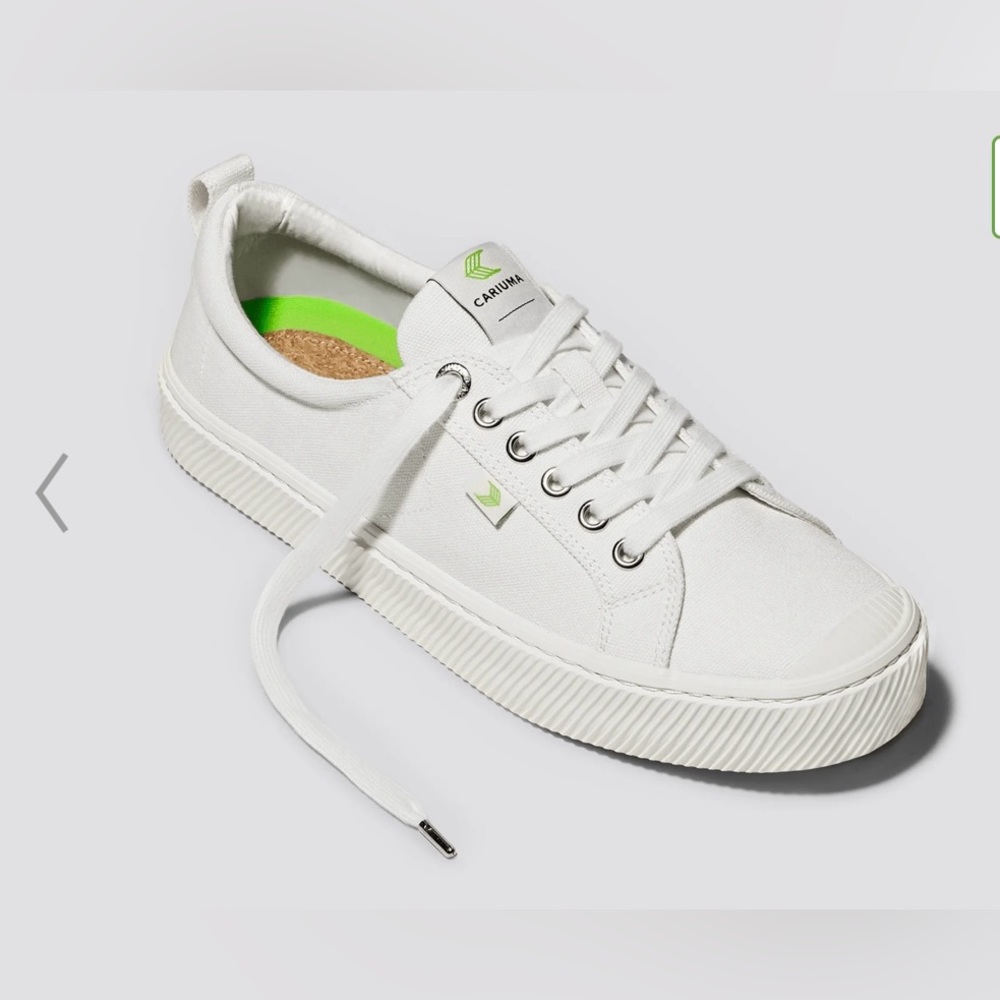 Cariuma OCA Low Off-White Canvas Sneaker‎
